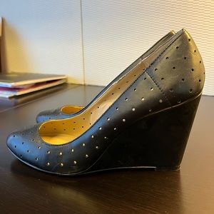 EUC BCBG Generation black wedge heels